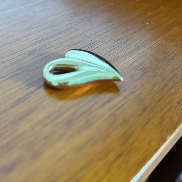 14K yellow gold puffy heart charm - Picture 7 of 11